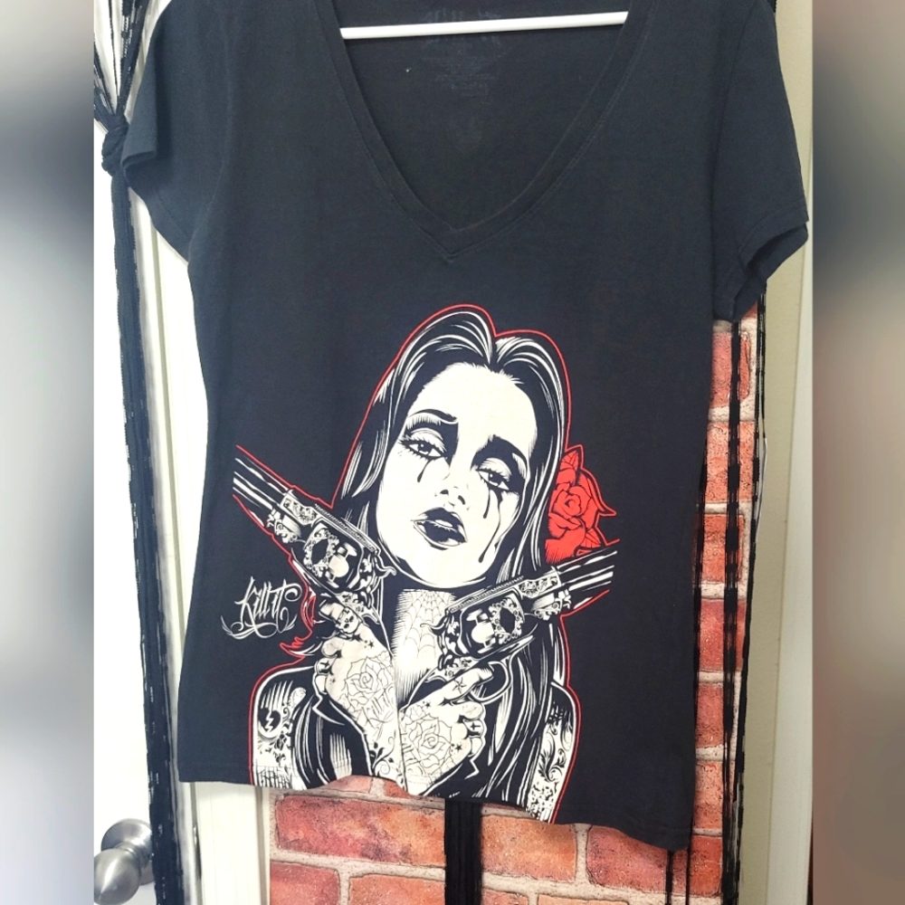 Women's size xl Kill - It brand Gothic tee. Vneck
